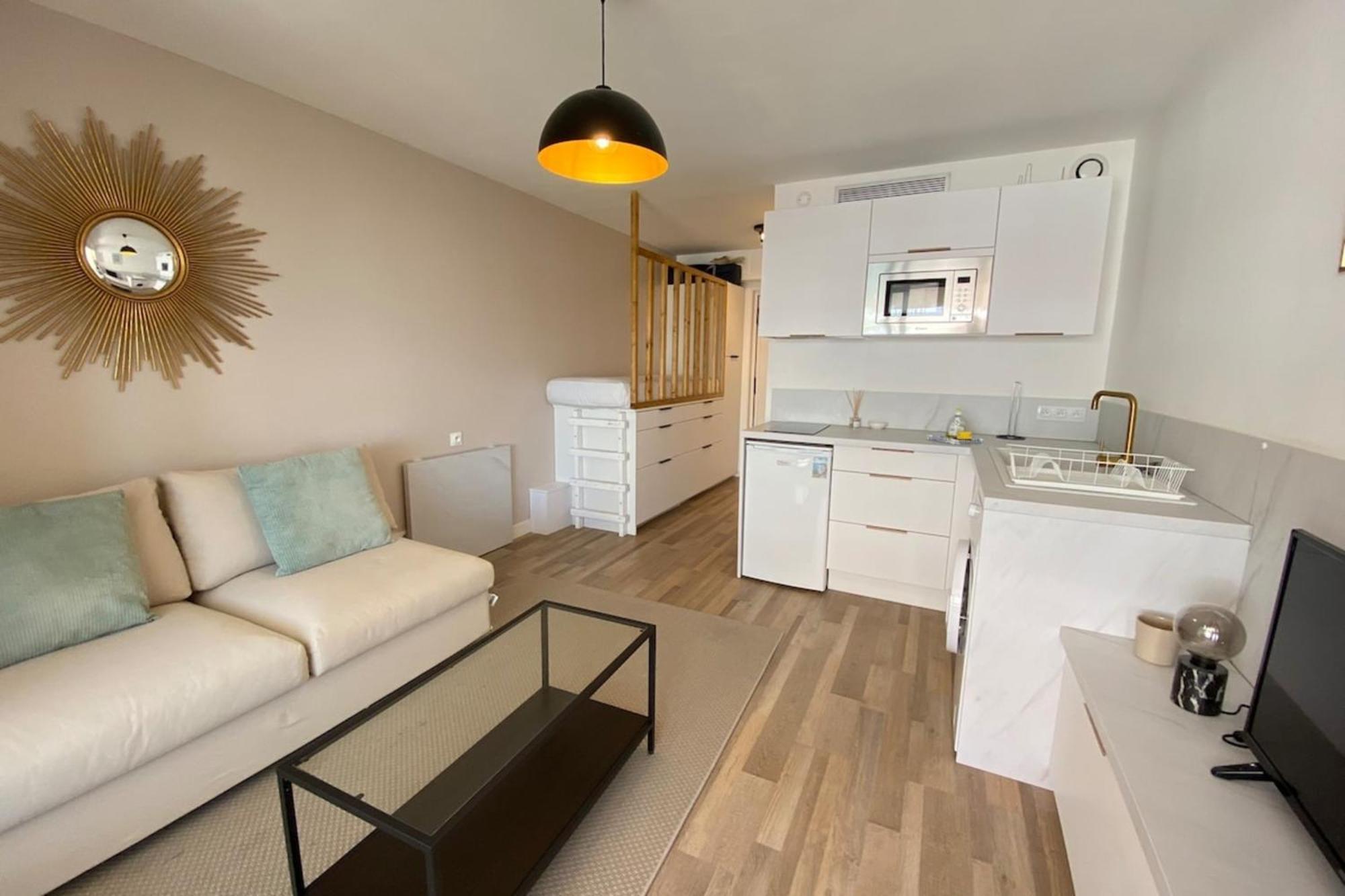 06Ai - Beautiful Renovated Studio - Sea And Pool View Vallauris Eksteriør bilde