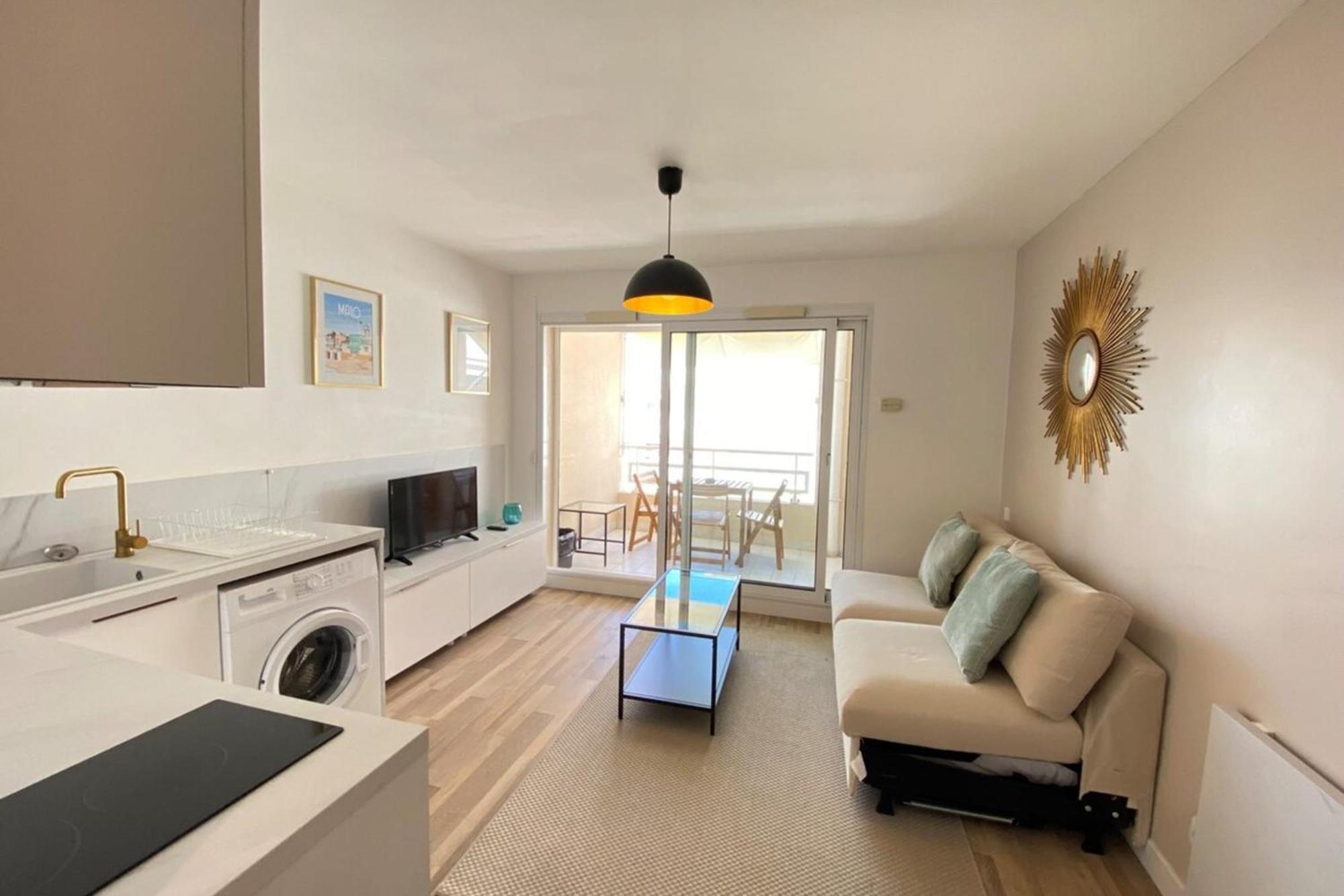 06Ai - Beautiful Renovated Studio - Sea And Pool View Vallauris Eksteriør bilde
