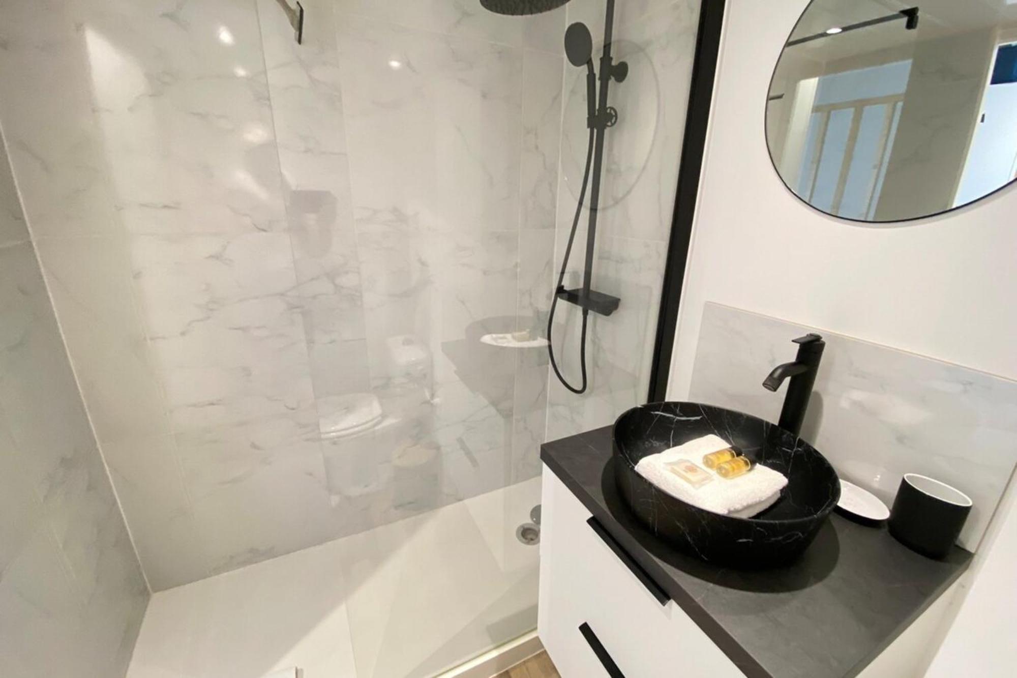 06Ai - Beautiful Renovated Studio - Sea And Pool View Vallauris Eksteriør bilde