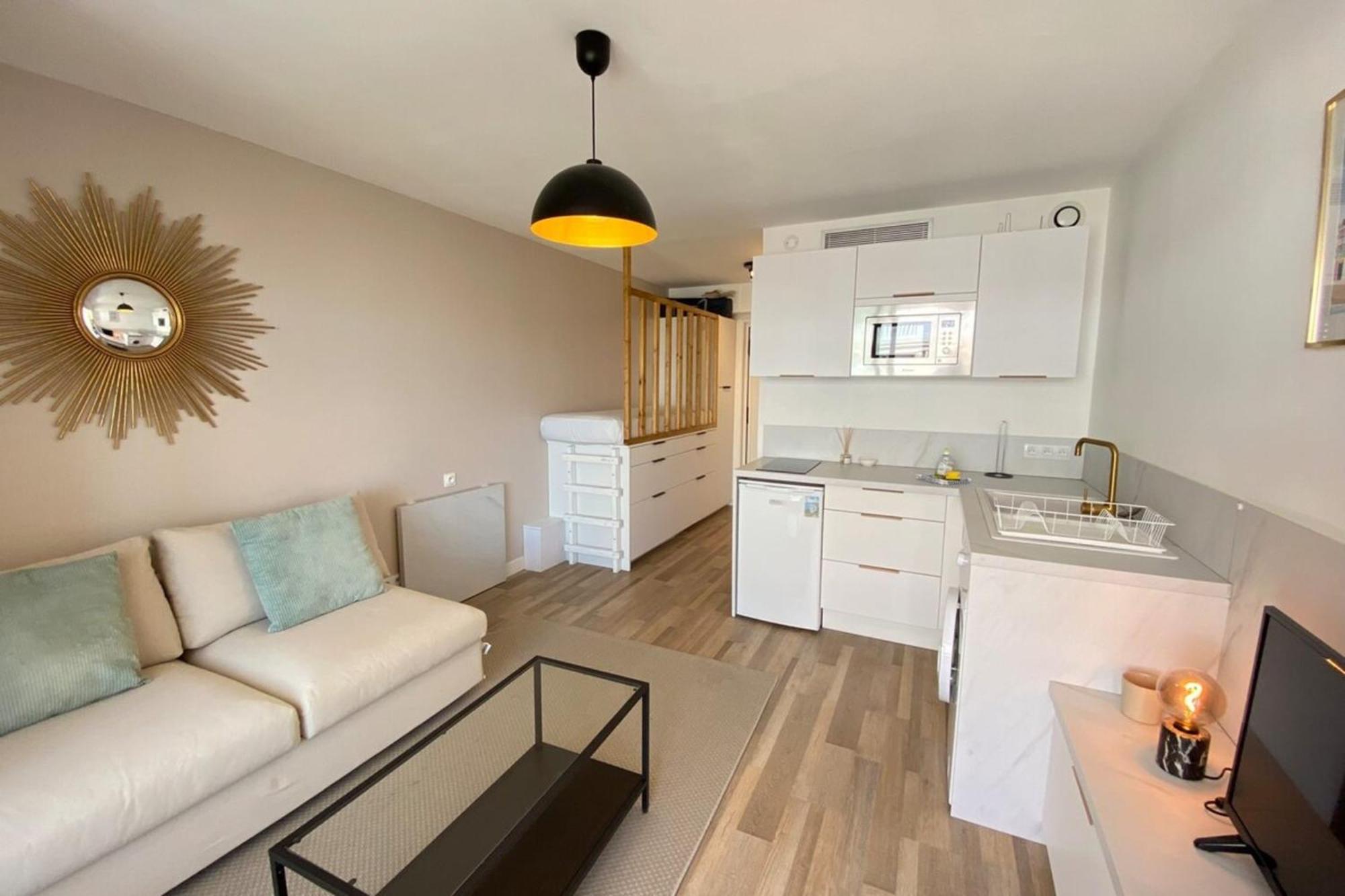 06Ai - Beautiful Renovated Studio - Sea And Pool View Vallauris Eksteriør bilde
