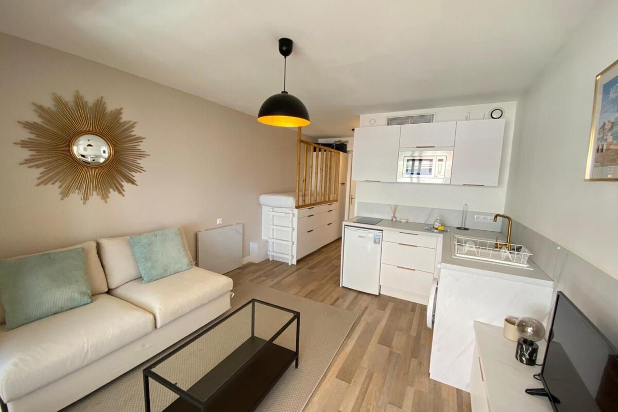06Ai - Beautiful Renovated Studio - Sea And Pool View Vallauris Eksteriør bilde